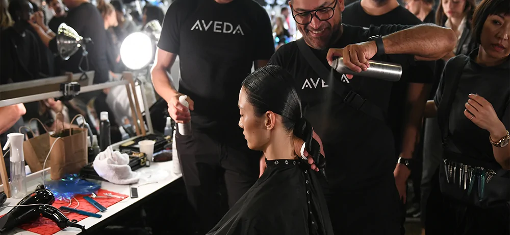 Backstage — креативная команда Aveda на неделе моды в Нью-Йорке
