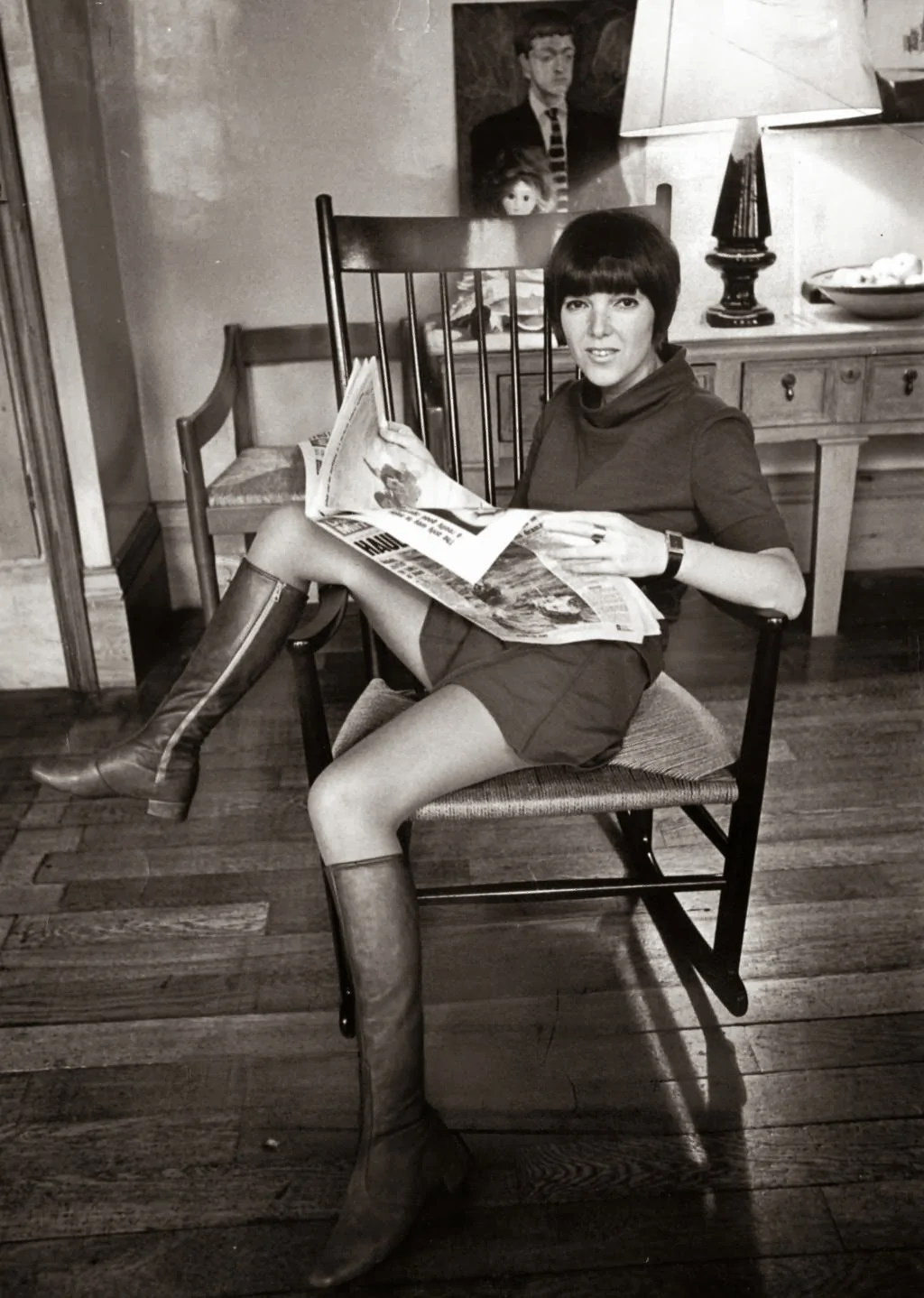 women-in-mini-skirts-in-the-1960s-15.jpg