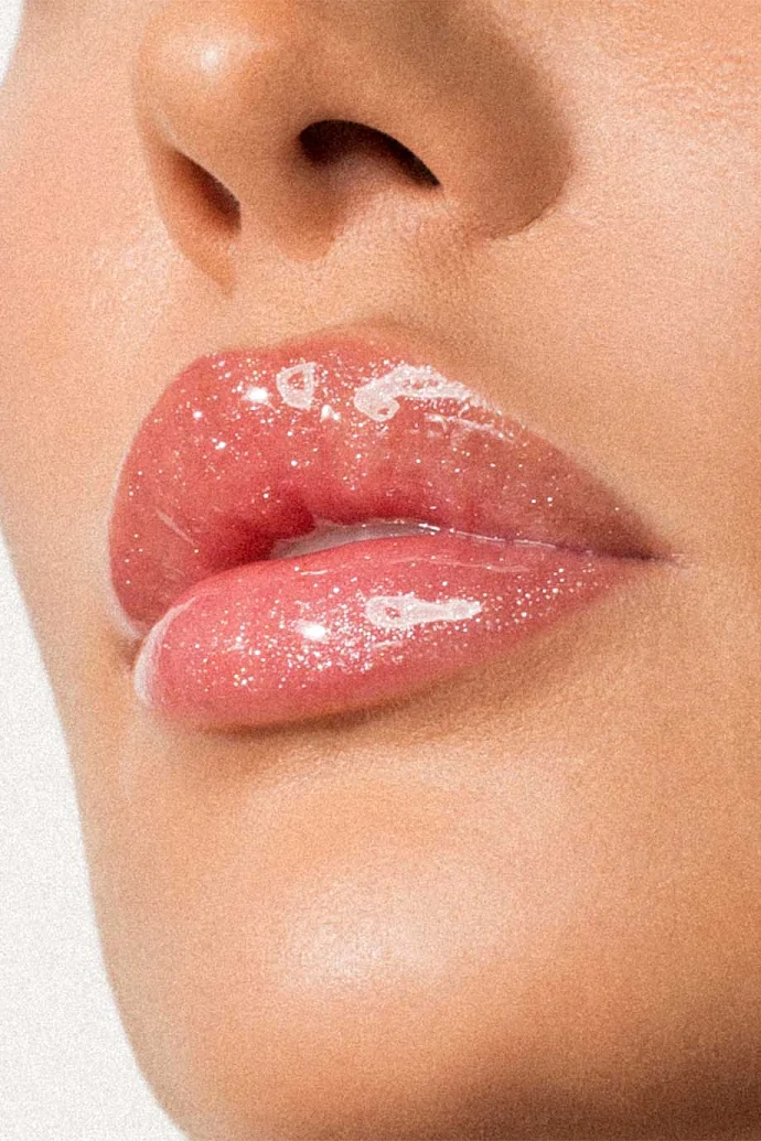 Антивозрастной блеск для губ LusciousLips №326 "Main Attraction" в интернет-магазине Authentica.love