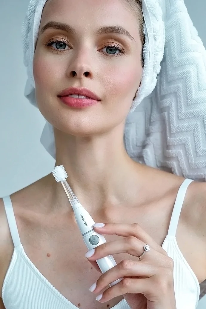 Электрическая зубная щетка LUMI White (Белая) в интернет-магазине Authentica.love