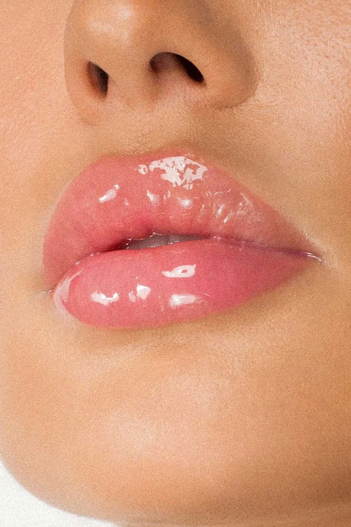 Антивозрастной блеск для губ LusciousLips №325 "Petal Rebel" в интернет-магазине Authentica.love