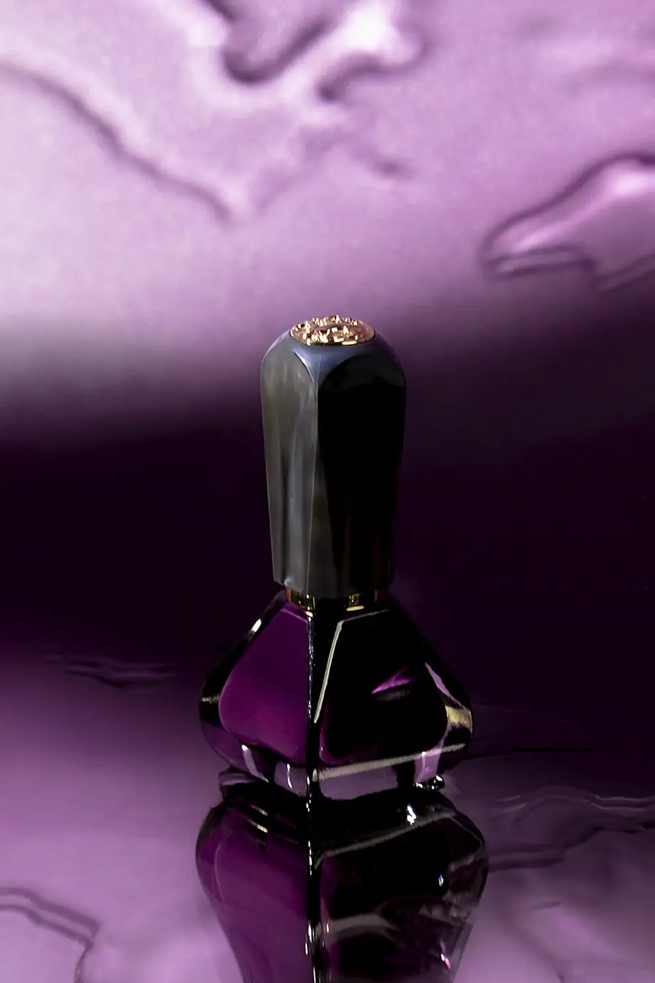 Лак для ногтей "Ослепительный блеск" The Violet в интернет-магазине Authentica.love